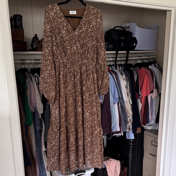 Carly Jean Los Angeles Dresses & Skirts - Carly Jean Los Angeles Brown Floral Long Sleeve Dress